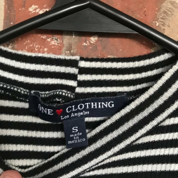 Crop top - Picture 2 of 2